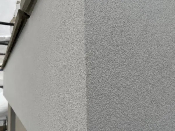 Sfeerfoto van stucwerk in uitvoering door IBS Afbouw