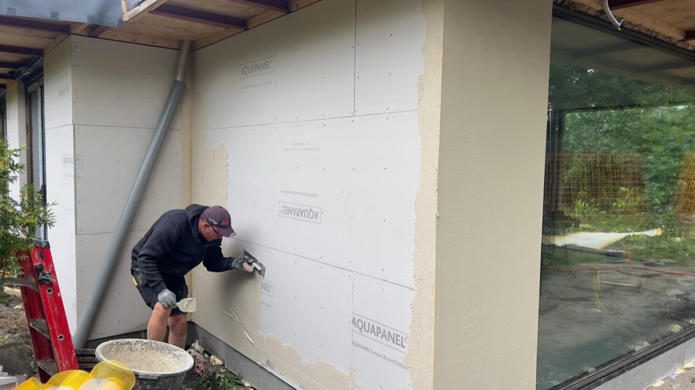 Overzicht van de afgewerkte gevel bij het woonhuis in Amsterdam-Noord