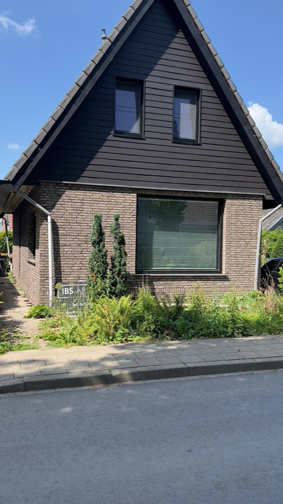 Detail van de gevelisolatie in uitvoering bij het woonhuis in Andijk
