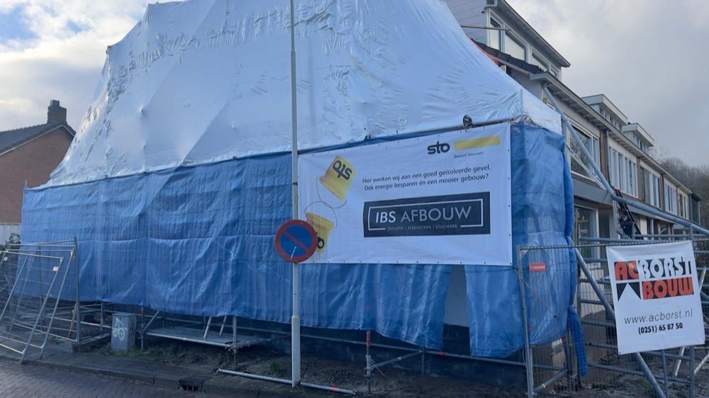 Detailfoto van het legpatroon van de steenstrips bij het woonhuis in Limmen